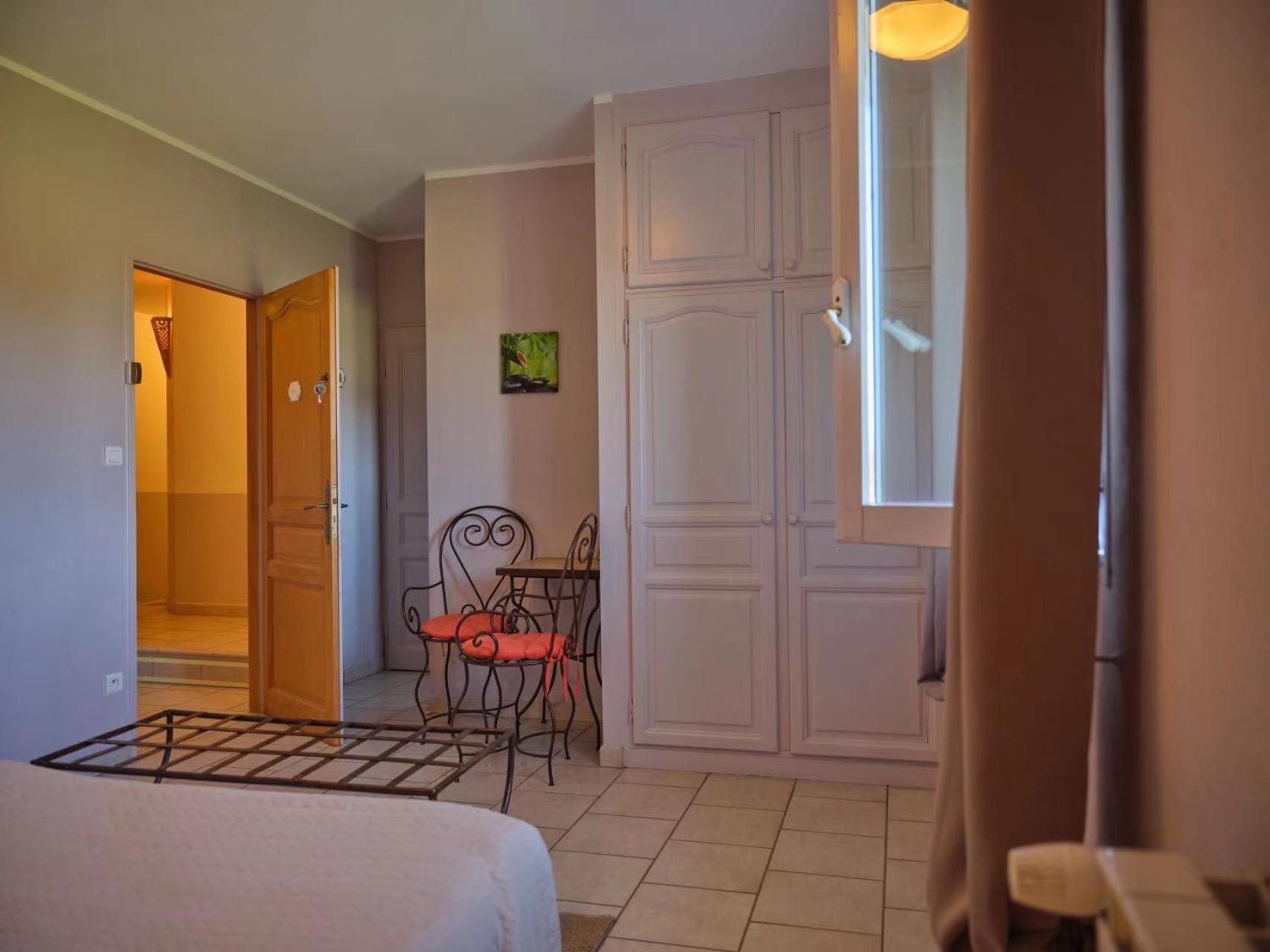 Apartamento Mas de l'Estiou Monteux Exterior foto