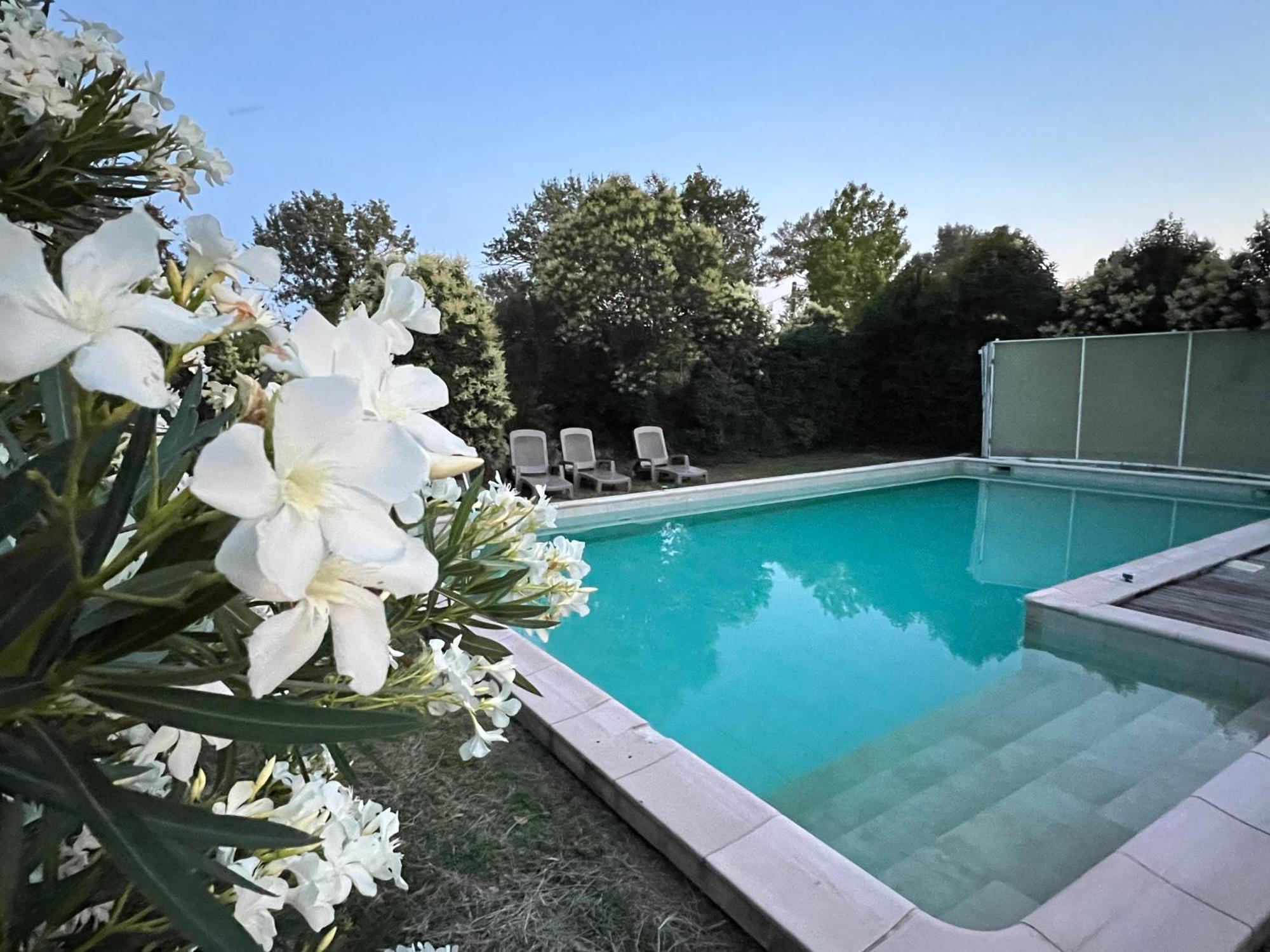 Apartamento Mas de l'Estiou Monteux Exterior foto